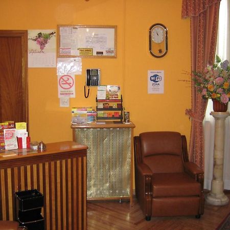 Hostal La Selecta Мадрид Екстериор снимка