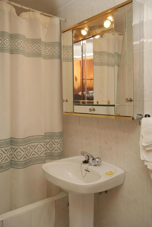 Hostal La Selecta Мадрид Стая снимка