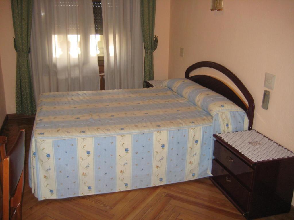 Hostal La Selecta Мадрид Стая снимка